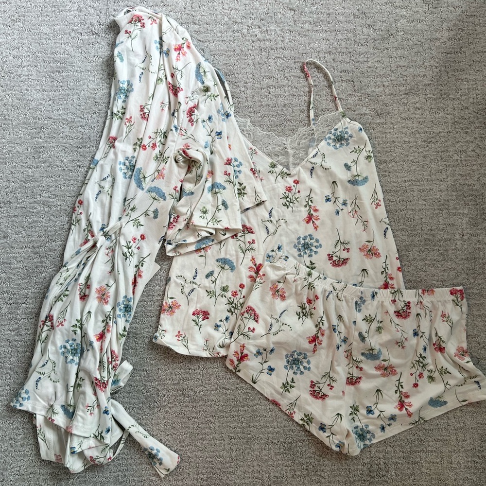 Flora nikrooz floral three piece pajama set